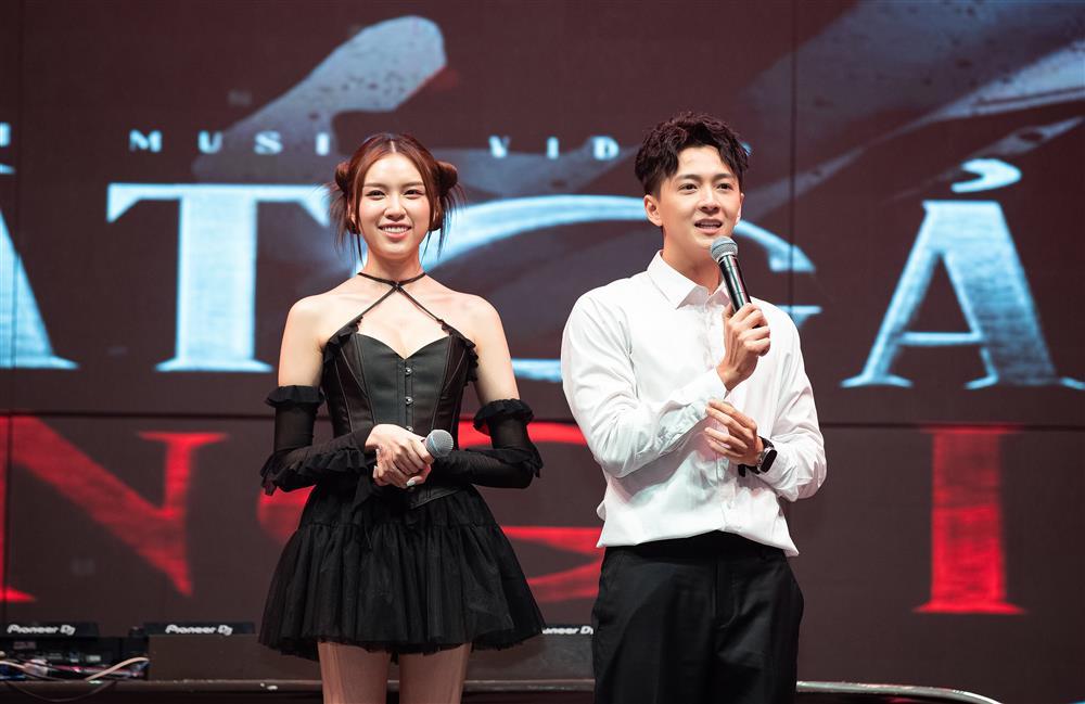 Sam bị lột giày, Ngô Kiến Huy bị lột đồ giữa đám đông-15