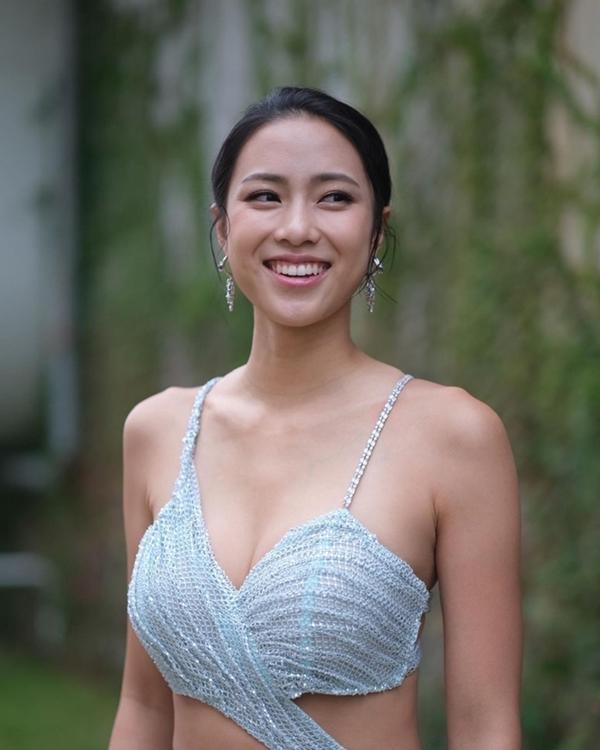 Á hậu 9X gây sốt với cảnh phim bán nude, khoe lưng trần táo bạo-5