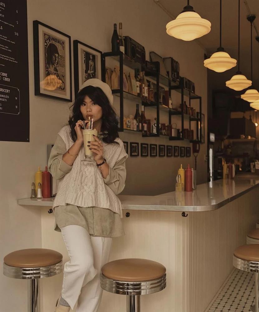 Áo blouse mỏng manh vẫn được ưa chuộng vào mùa thu đông-6