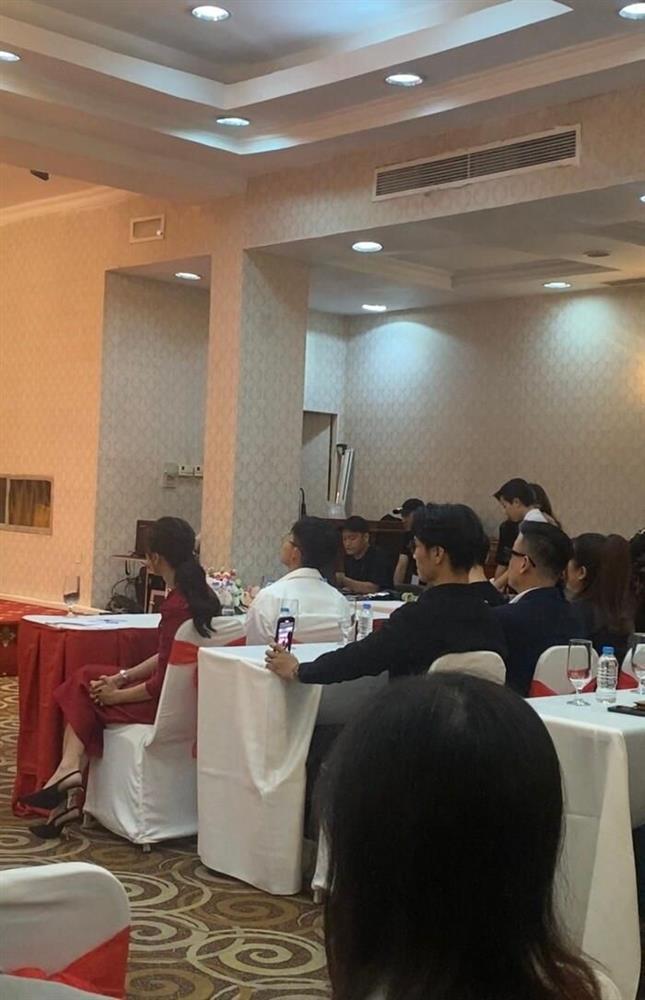 Huy Trần lộ rõ sự si mê vợ khi hộ tống Ngô Thanh Vân dự sự kiện-3