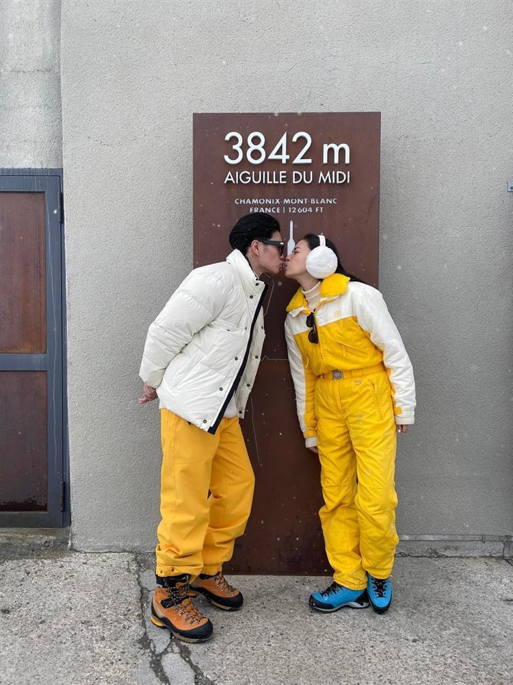 Huy Trần lộ rõ sự si mê vợ khi hộ tống Ngô Thanh Vân dự sự kiện-5