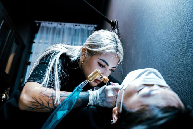 Cuộc sống của cô gái nổi đình đám Hà thành vì xăm kín người-3