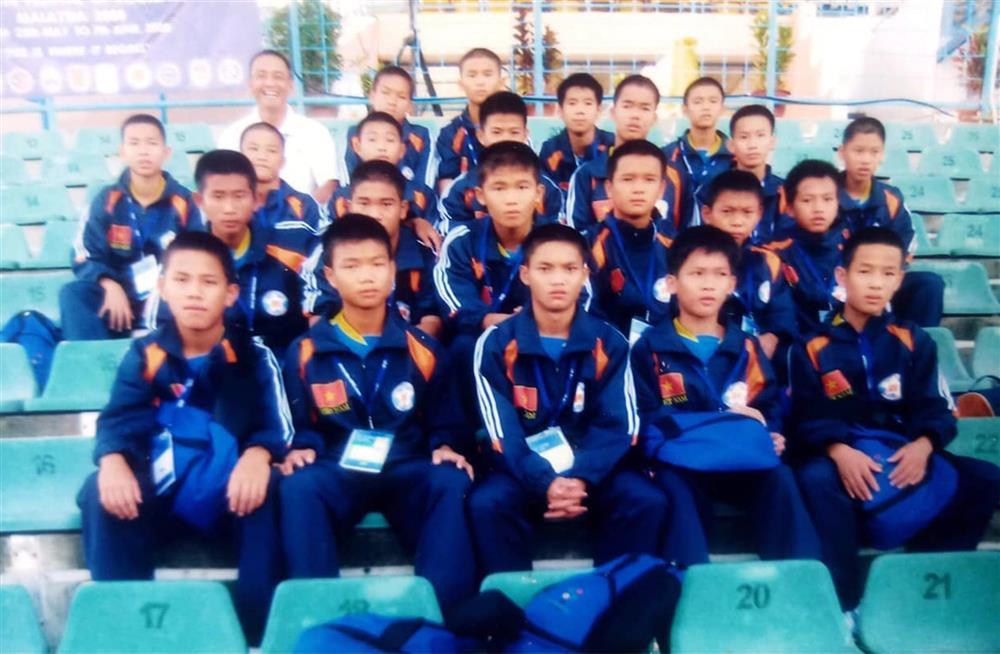 Thần đồng bóng đá Việt giải nghệ tuổi 27, chuyển bán quần áo-3