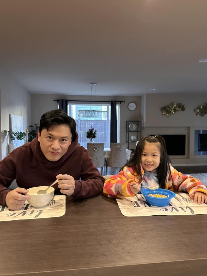 Tin showbiz Việt ngày 15/11: Lê Dương Bảo Lâm thích thú đôi môi quý tử-12