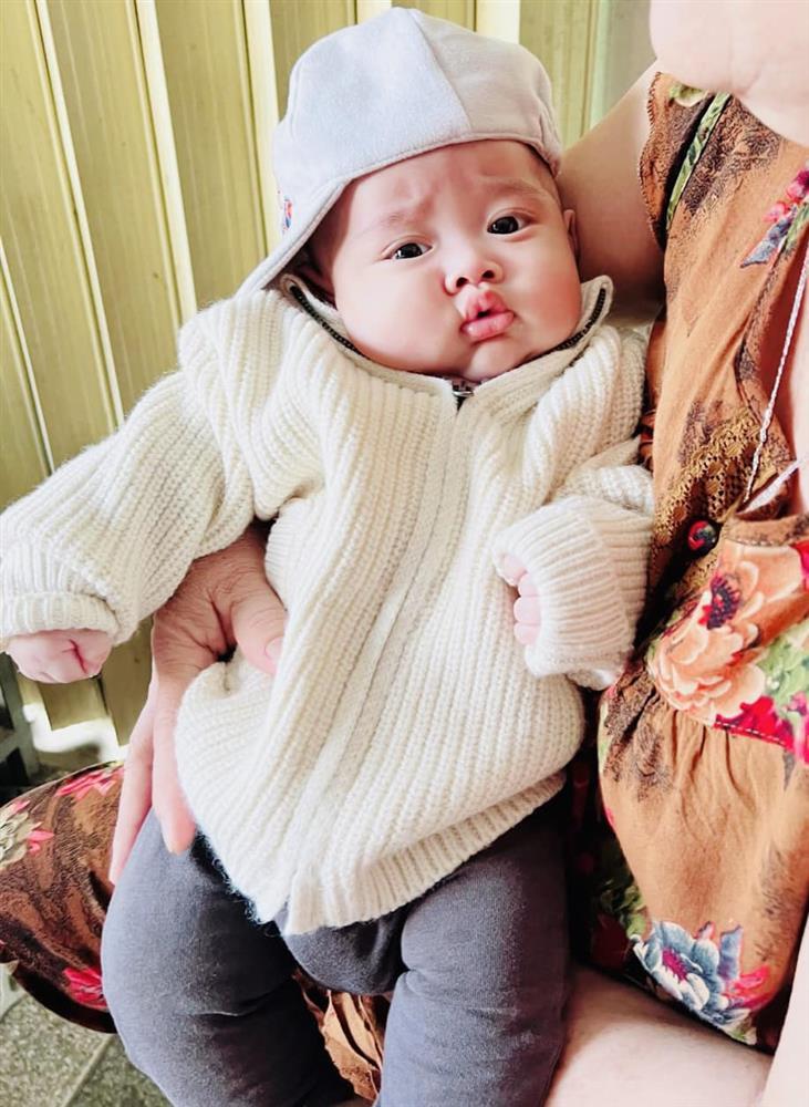 Tin showbiz Việt ngày 15/11: Lê Dương Bảo Lâm thích thú đôi môi quý tử-1