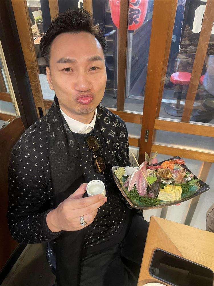 Tin showbiz Việt ngày 15/11: Lê Dương Bảo Lâm thích thú đôi môi quý tử-16