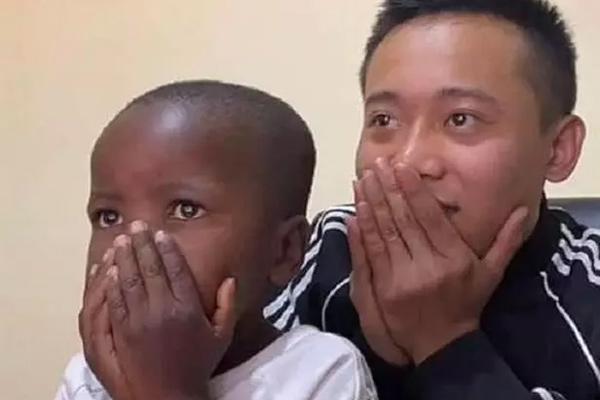 Loạt ảnh vừa độc vừa hài của Lôi Con khi ở cạnh Quang Linh Vlog-11