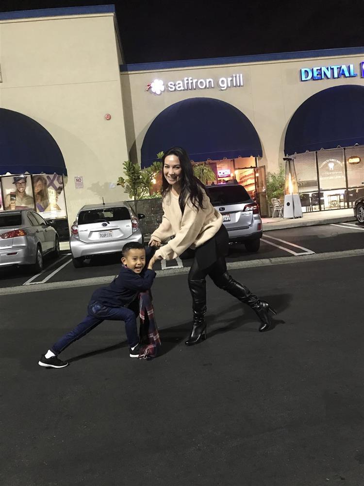 Tin showbiz Việt ngày 15/11: Lê Dương Bảo Lâm thích thú đôi môi quý tử-2