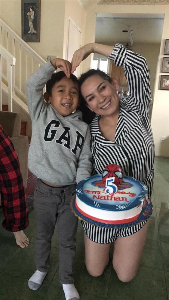 Tin showbiz Việt ngày 15/11: Lê Dương Bảo Lâm thích thú đôi môi quý tử-4