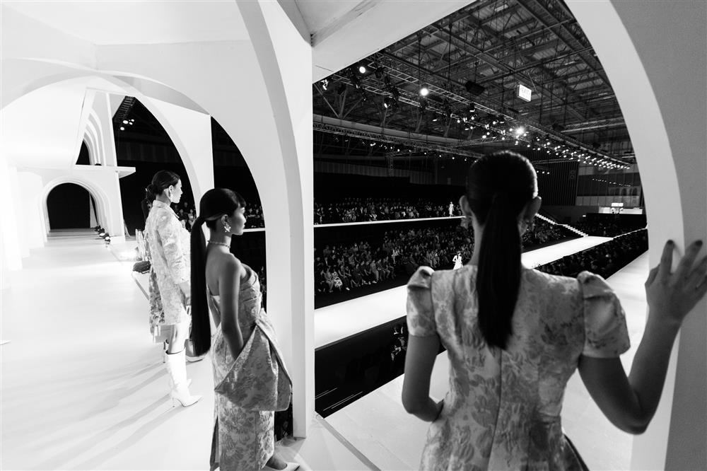 Sàn catwalk cao kỷ lục gần 10 mét của NTK Đỗ Mạnh Cường-8