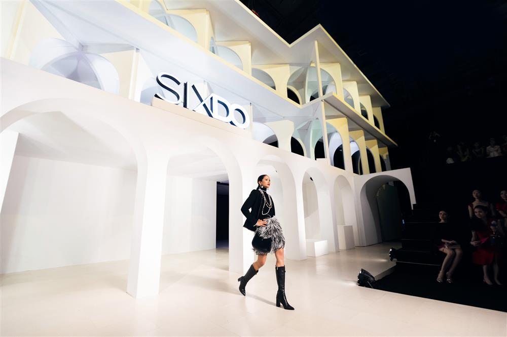 Sàn catwalk cao kỷ lục gần 10 mét của NTK Đỗ Mạnh Cường-4