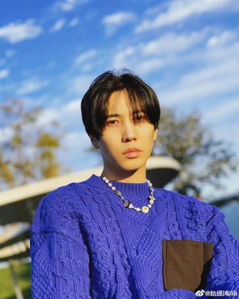 Cận cảnh rapper kém 12 tuổi nghi hẹn hò Lý Tiểu Lộ-4