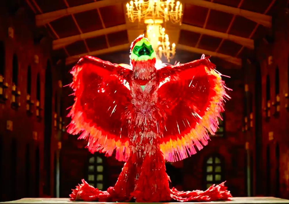 Diva Hà Trần lộ thân phận Phượng Hoàng Lửa trong Ca Sĩ Mặt Nạ?-1