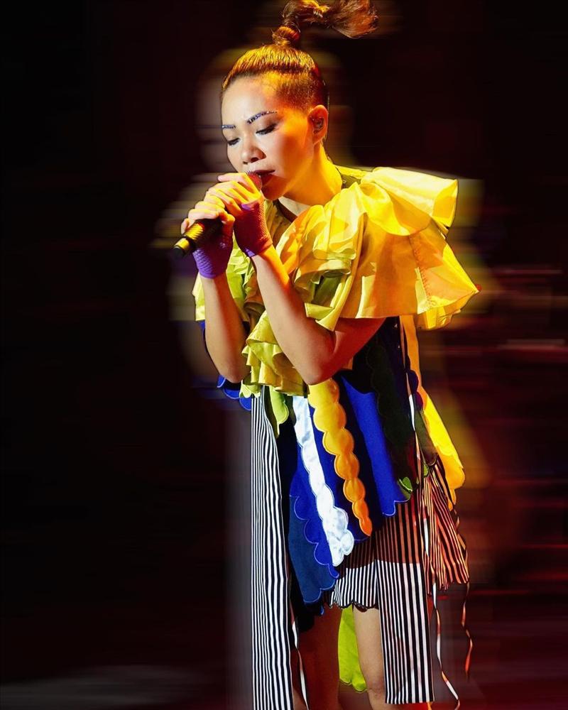 Diva Hà Trần lộ thân phận Phượng Hoàng Lửa trong Ca Sĩ Mặt Nạ?-2