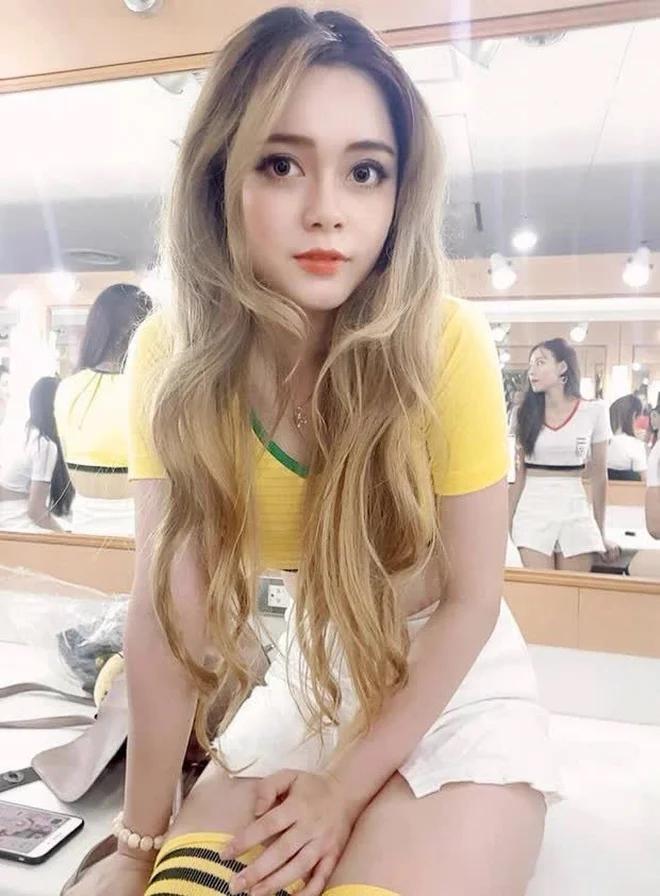 Loạt bình luận bóng đá xỉu ngang của dàn hot girl World Cup năm nào-4