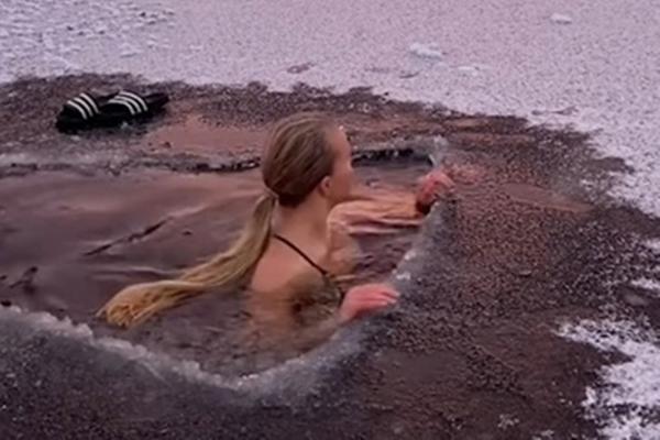 Khách sạn băng chỉ đón khách vào mùa đông-2