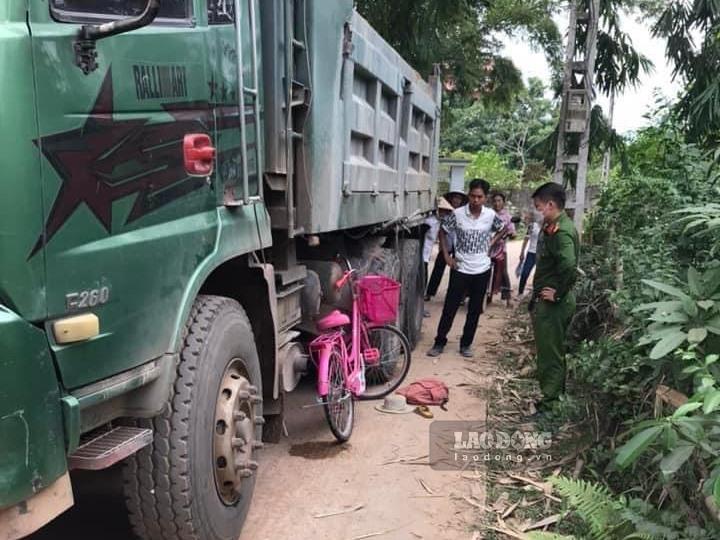 Va chạm với xe tải, 1 học sinh ở Thái Nguyên bị cán nát chân-1