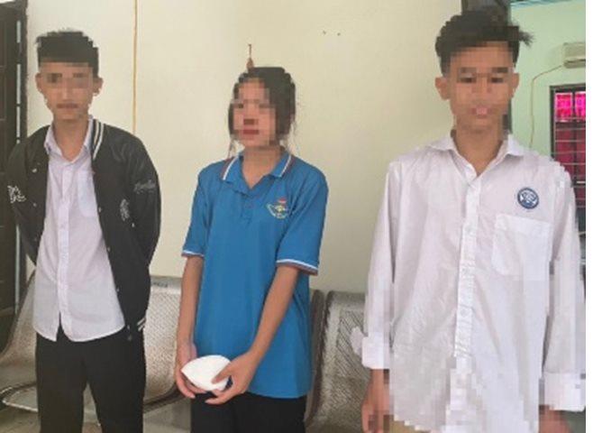 Nữ sinh cầm phóng lợn cùng bạn đi đánh nhau-2