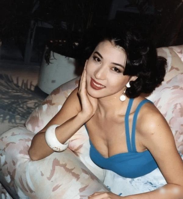 Dàn minh tinh bạo dạn mặc không phòng hộ trên màn ảnh thu hút người xem-14