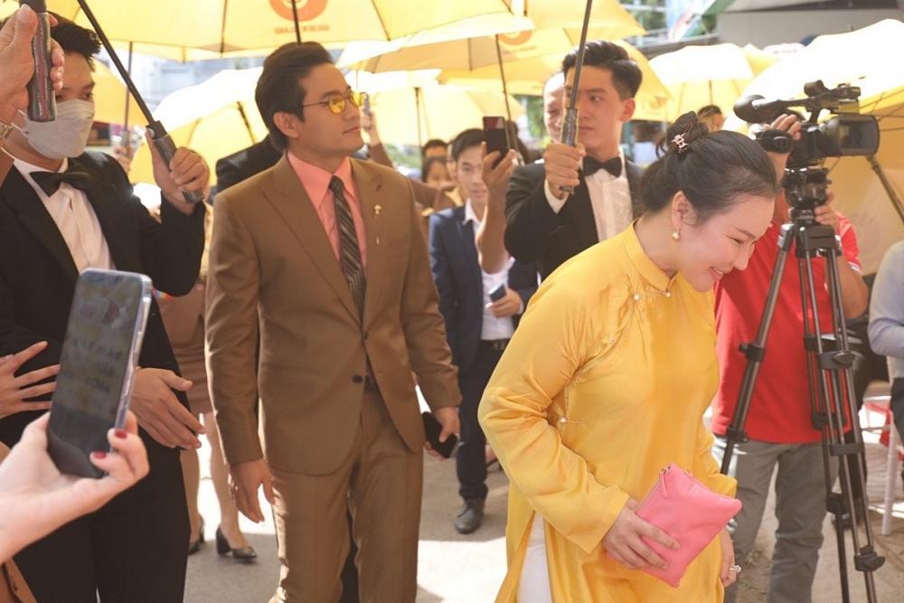 Quý Bình hạnh phúc khi trở thành ông bố bỉm sữa, được đứng sau bà xã-3