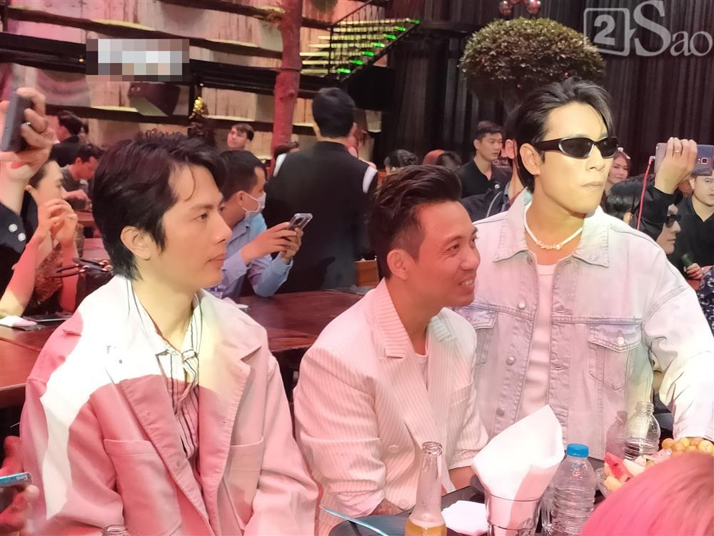 Kiều Minh Tuấn khoe ảnh nam thần, có ngay ảnh bị tag để so-9