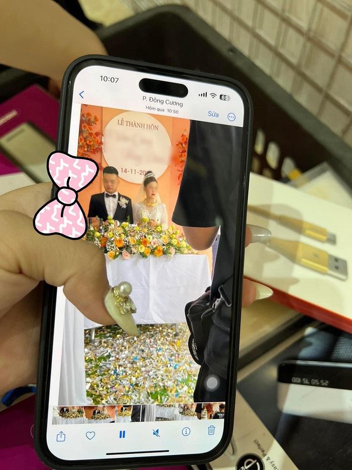 Chú rể nhảy đổng khi phát hiện quà cưới là 2 nhẫn vàng giả-4