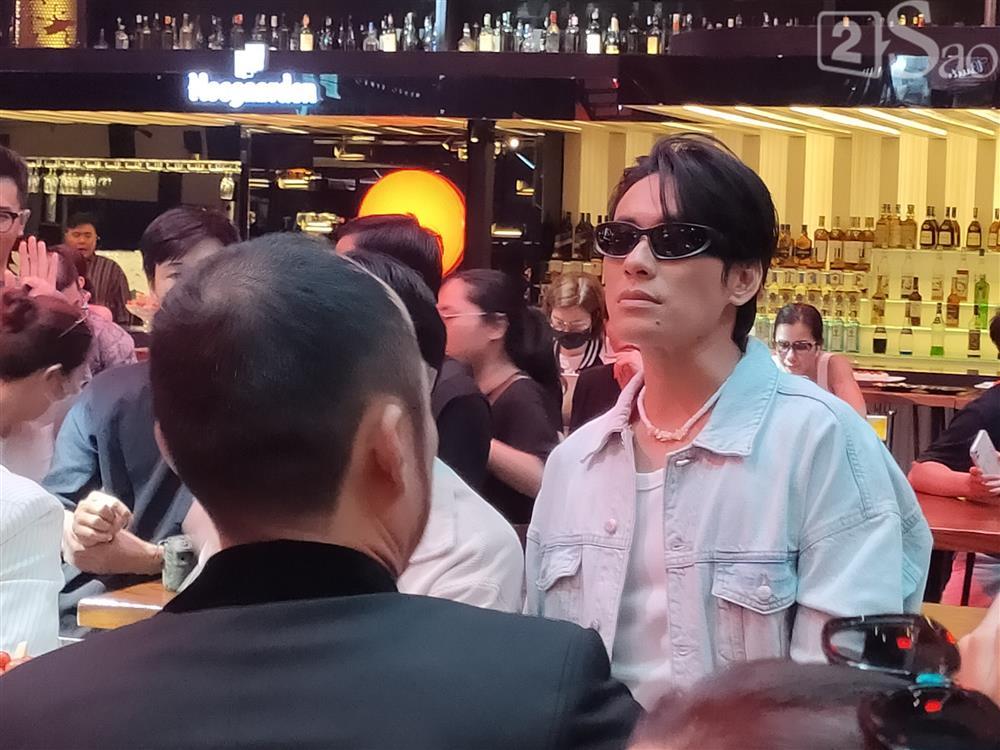 Kiều Minh Tuấn khoe ảnh nam thần, có ngay ảnh bị tag để so-10