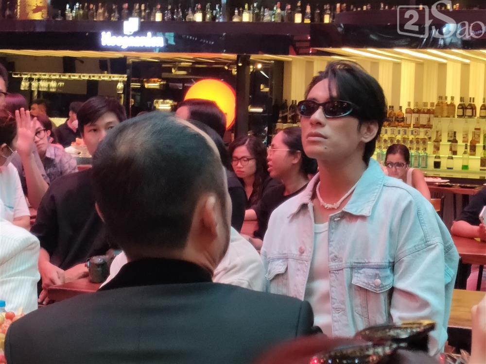 Kiều Minh Tuấn khoe ảnh nam thần, có ngay ảnh bị tag để so-11