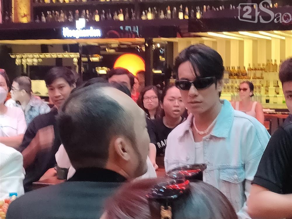 Kiều Minh Tuấn khoe ảnh nam thần, có ngay ảnh bị tag để so-12