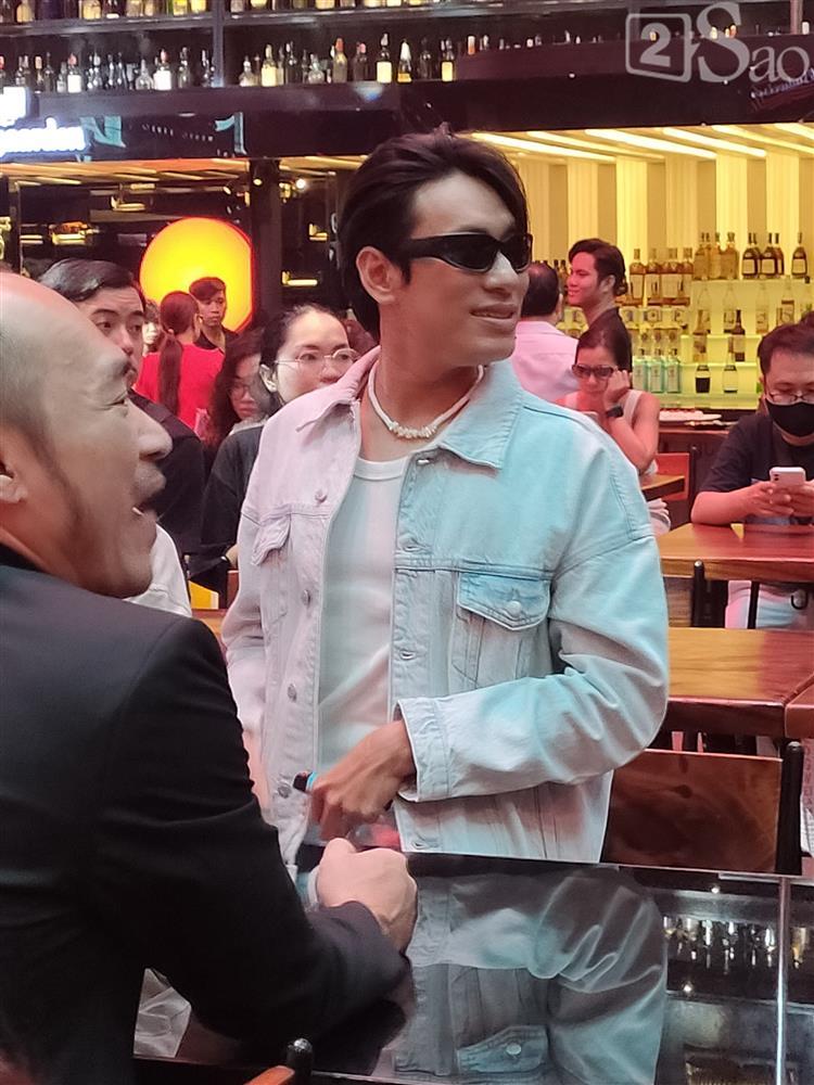 Kiều Minh Tuấn khoe ảnh nam thần, có ngay ảnh bị tag để so-15