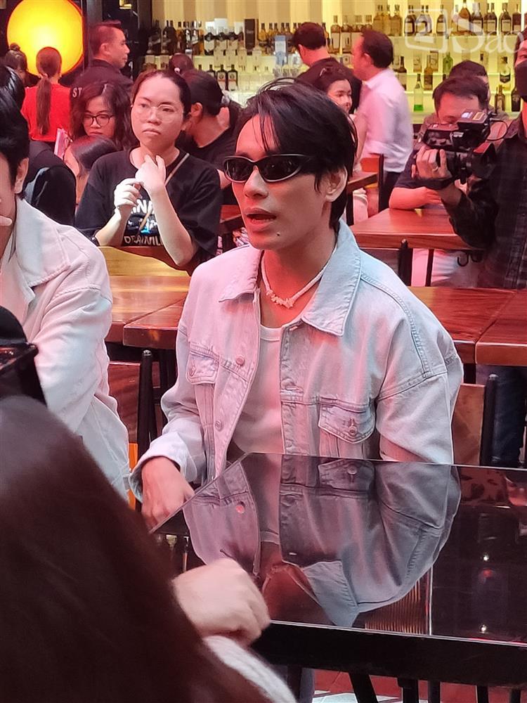 Kiều Minh Tuấn khoe ảnh nam thần, có ngay ảnh bị tag để so-16