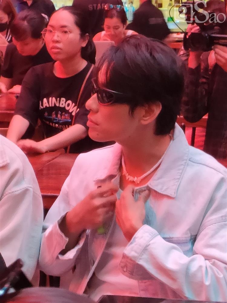 Kiều Minh Tuấn khoe ảnh nam thần, có ngay ảnh bị tag để so-17