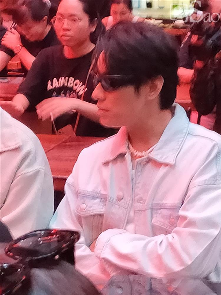 Kiều Minh Tuấn khoe ảnh nam thần, có ngay ảnh bị tag để so-18