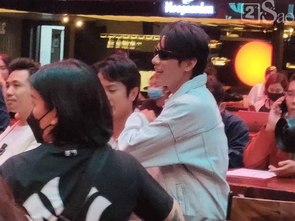 Kiều Minh Tuấn khoe ảnh nam thần, có ngay ảnh bị tag để so-19