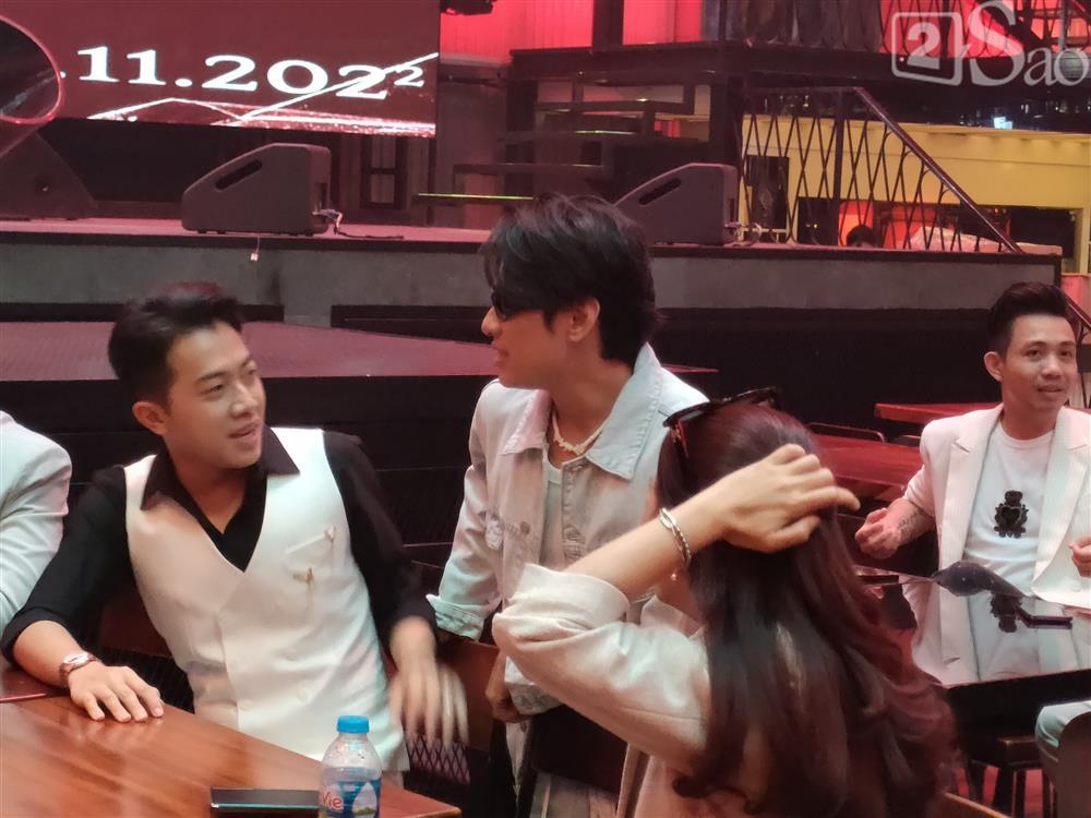 Kiều Minh Tuấn khoe ảnh nam thần, có ngay ảnh bị tag để so-21