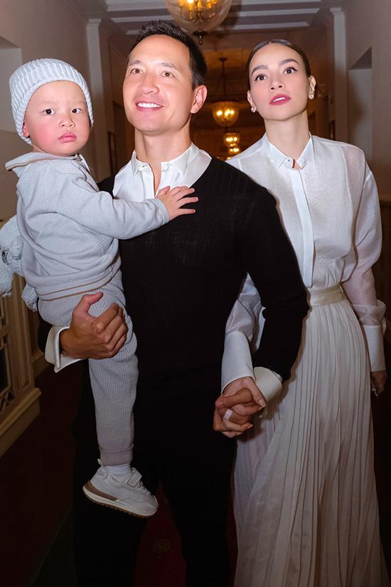 Hồ Ngọc Hà và Kim Lý cứ sóng đôi là nắm tay không rời-7