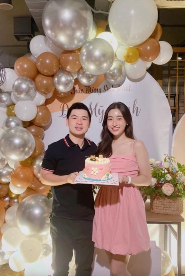 Ảnh hiếm Đỗ Mỹ Linh và con trai Bầu Hiển thời mới hẹn hò-2