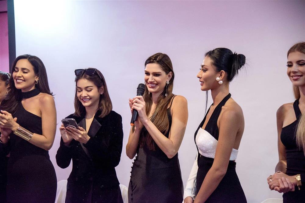 Miss Grand kế nhiệm Thùy Tiên mặc váy ngủ đi làm từ thiện-3