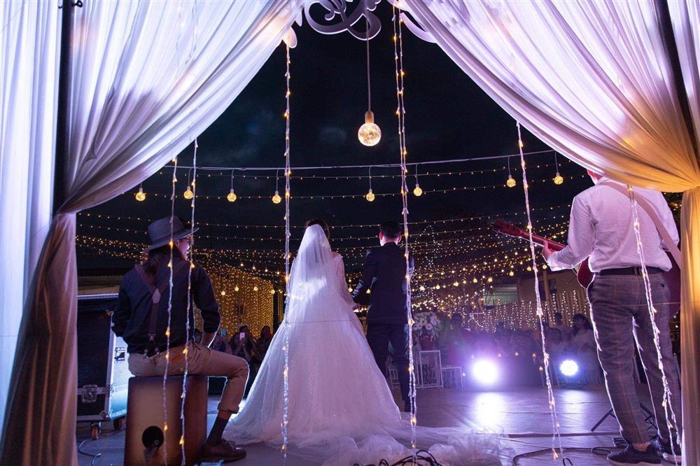 Vợ Tiến Đạt lần đầu khoe chùm ảnh đám cưới cách đây 4 năm-9