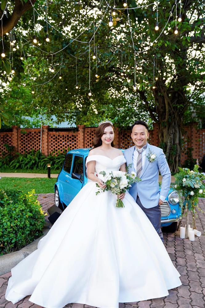 Vợ Tiến Đạt lần đầu khoe chùm ảnh đám cưới cách đây 4 năm-26