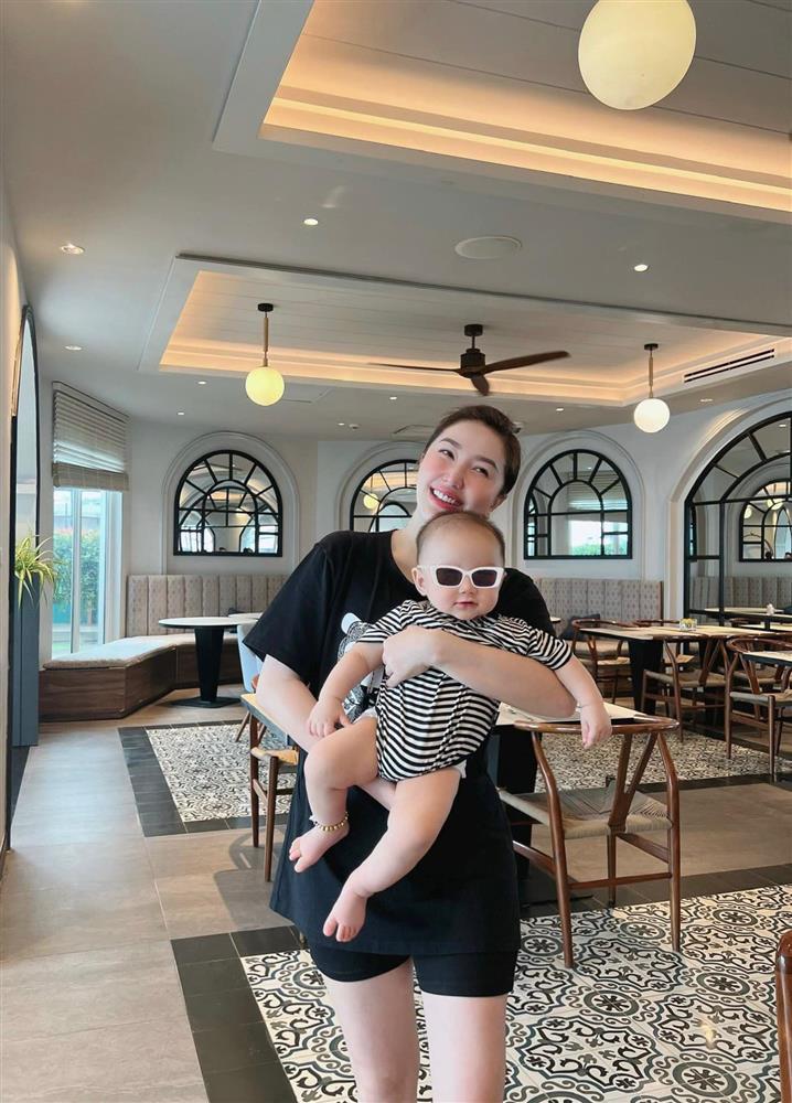 Bảo Thy kỷ niệm 3 năm ngày cưới, quý tử vẫn được che chắn-11