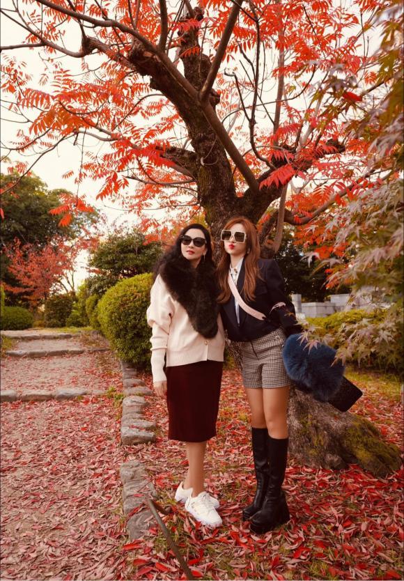 Mẹ Huyền Baby lên sóng, nhan sắc U60 lấn lướt cả 3 cô con gái-3