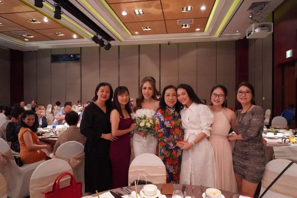 Hiền Thục được khen lên đồ giản dị, tinh tế tại đám cưới bạn cũ-6