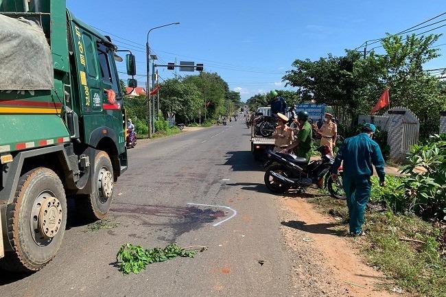 Trích xuất camera tìm xe tải cán nát tay người đàn ông sau va chạm-1