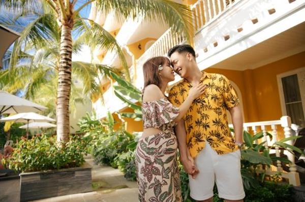 Mạnh Trường đưa vợ bầu đi du lịch, tặng quà khủng lúc cận sinh-5