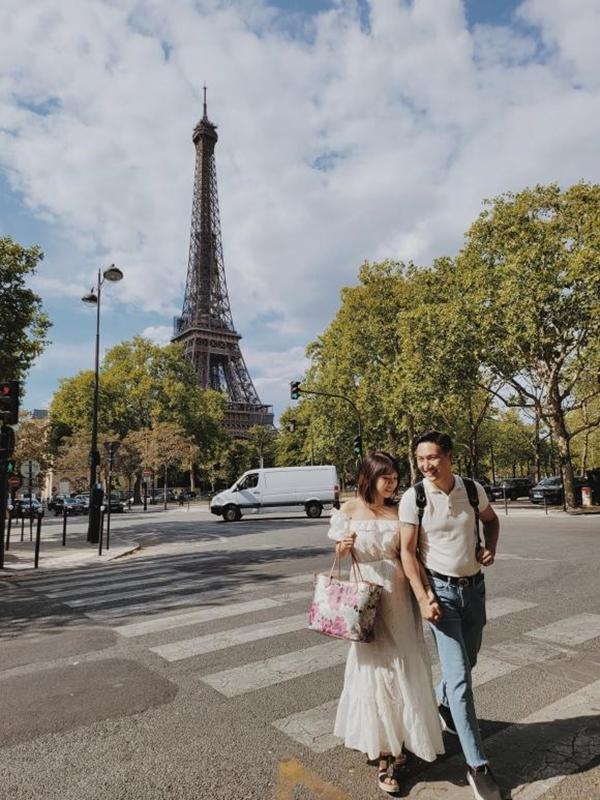 Mạnh Trường đưa vợ bầu đi du lịch, tặng quà khủng lúc cận sinh-6