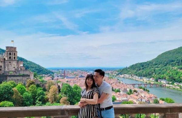 Mạnh Trường đưa vợ bầu đi du lịch, tặng quà khủng lúc cận sinh-7