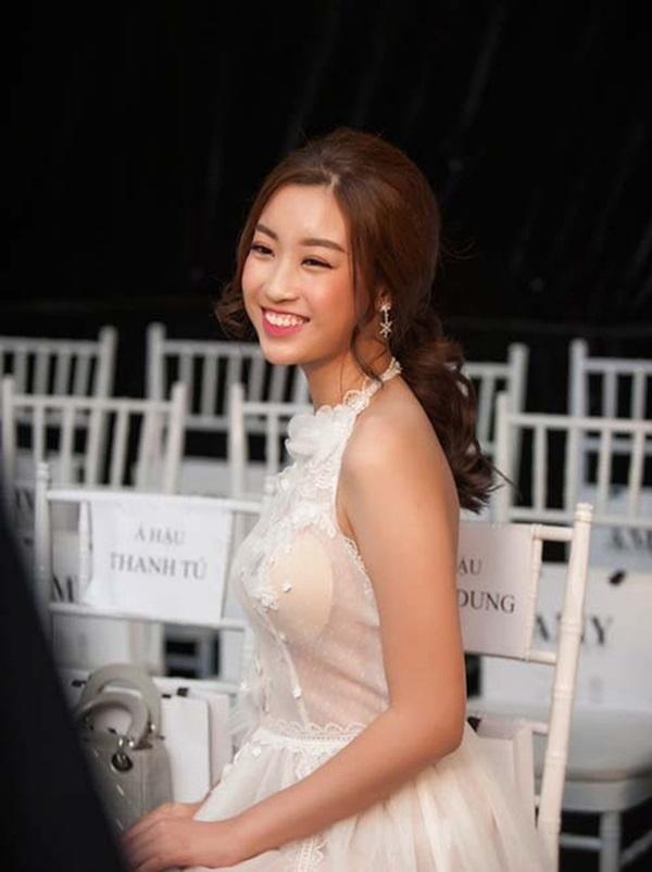 Phương Oanh mất điểm vì váy mỏng khi hóa thiên thần-8