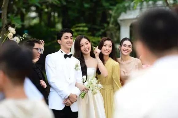 Đỗ Mỹ Linh làm vợ tỷ phú Đỗ Vinh Quang vẫn tiết kiệm mặc lại đồ cũ-4