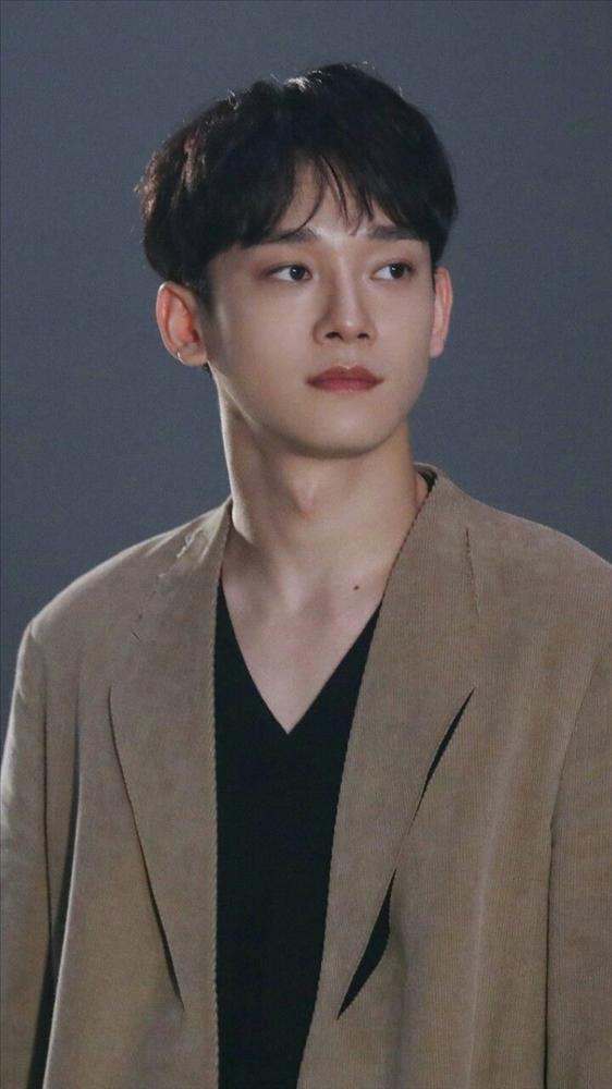 Quá căng: Chanyeol và Chen bị fan biểu tình bắt rời EXO-1